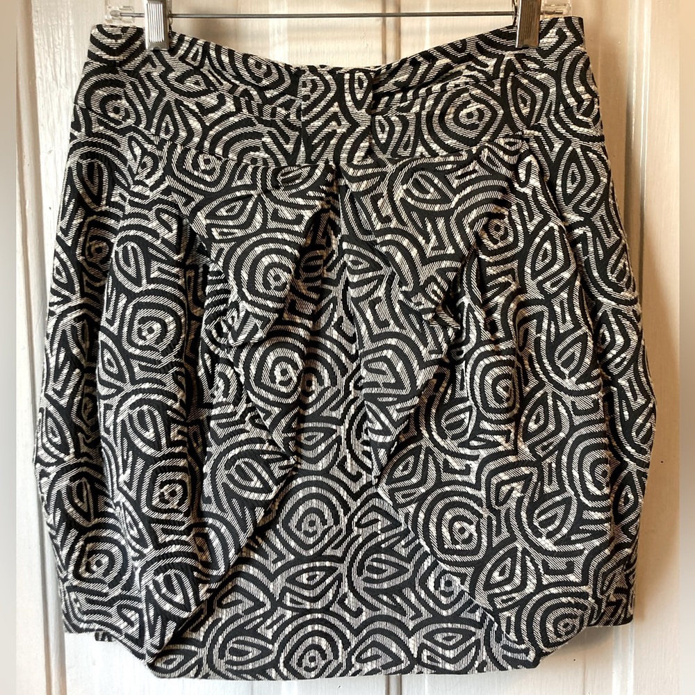 Eva Franco b/w tulip mini skirt. Size 6 Good condition